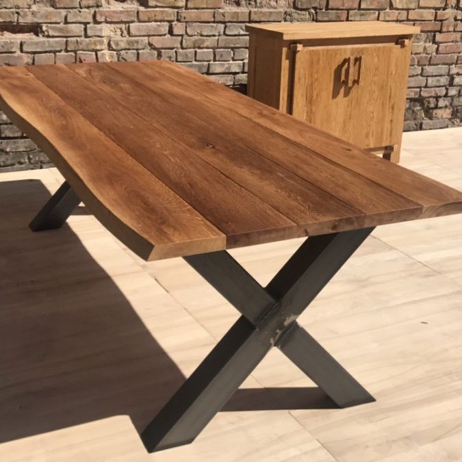 Table à manger extérieure avec pieds en métal